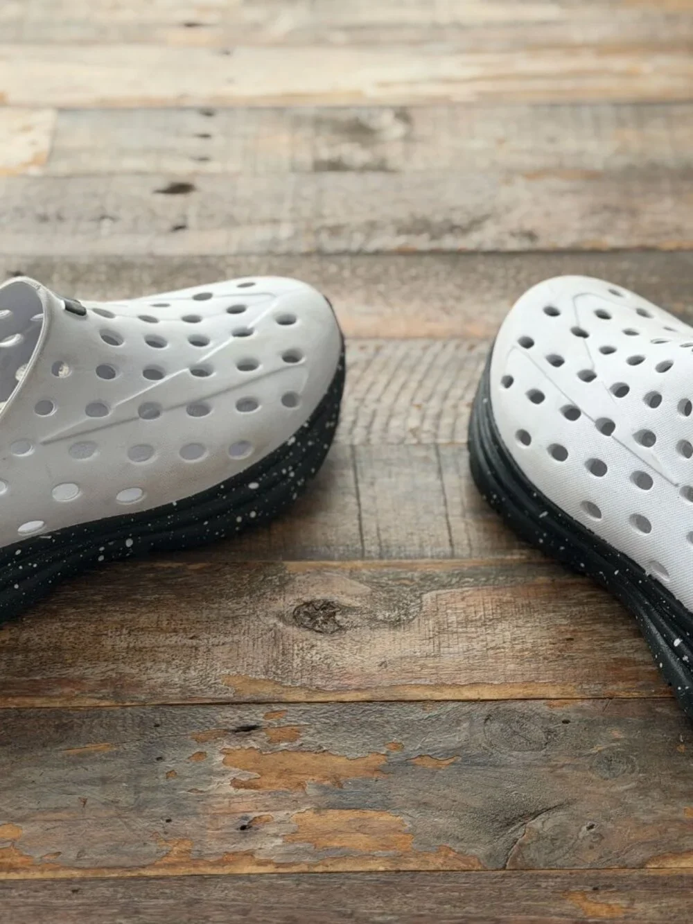 Kane Revive Recovery Shoes - White / Black Speckle -
